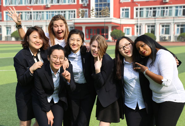 老师合影 - 外教风采 - 河北联邦外国语学校国际部